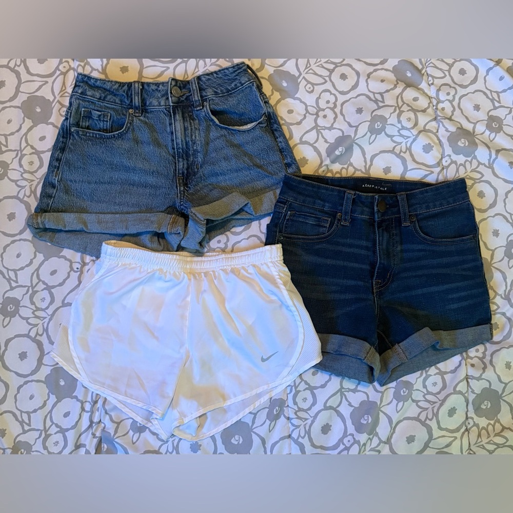 Set of 3 women’s Junior’s Jean shorts & Nike athletic shorts Size S 000 22